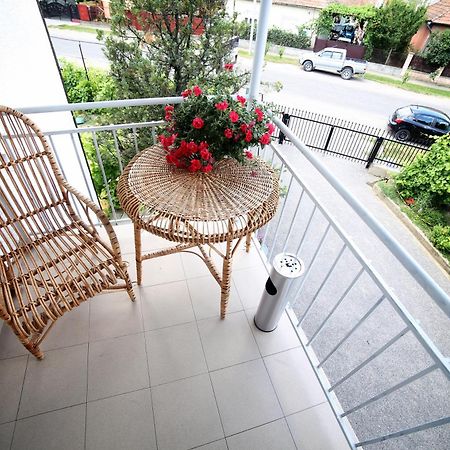 Villa Elena Yanoshi Exteriör bild