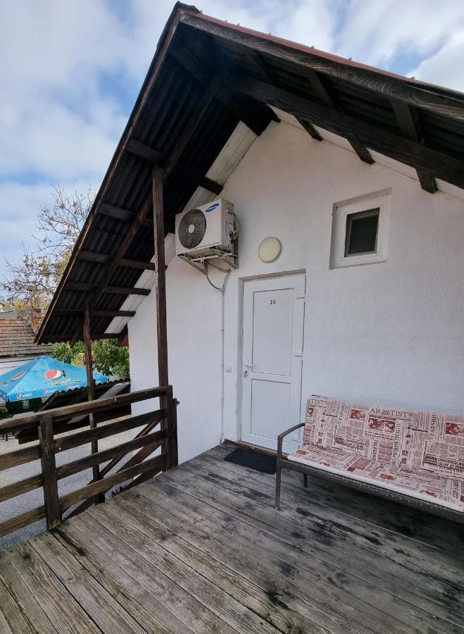Villa Elena Yanoshi Exteriör bild