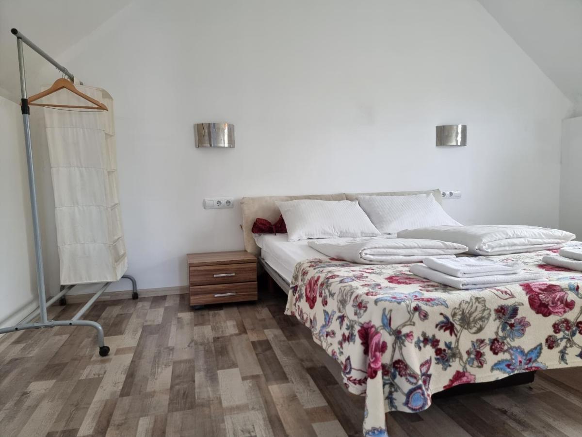 Villa Elena Yanoshi Exteriör bild