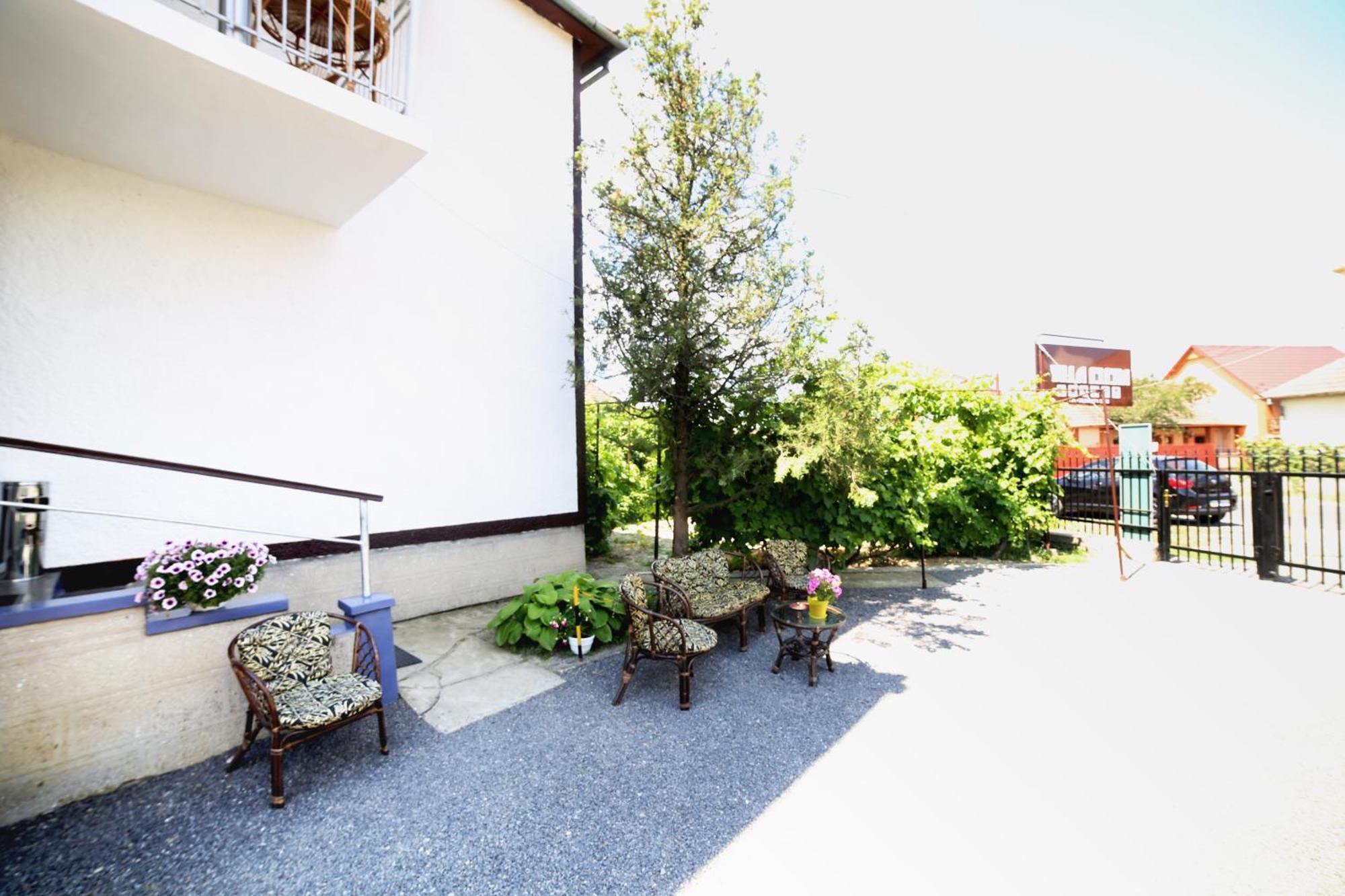 Villa Elena Yanoshi Exteriör bild