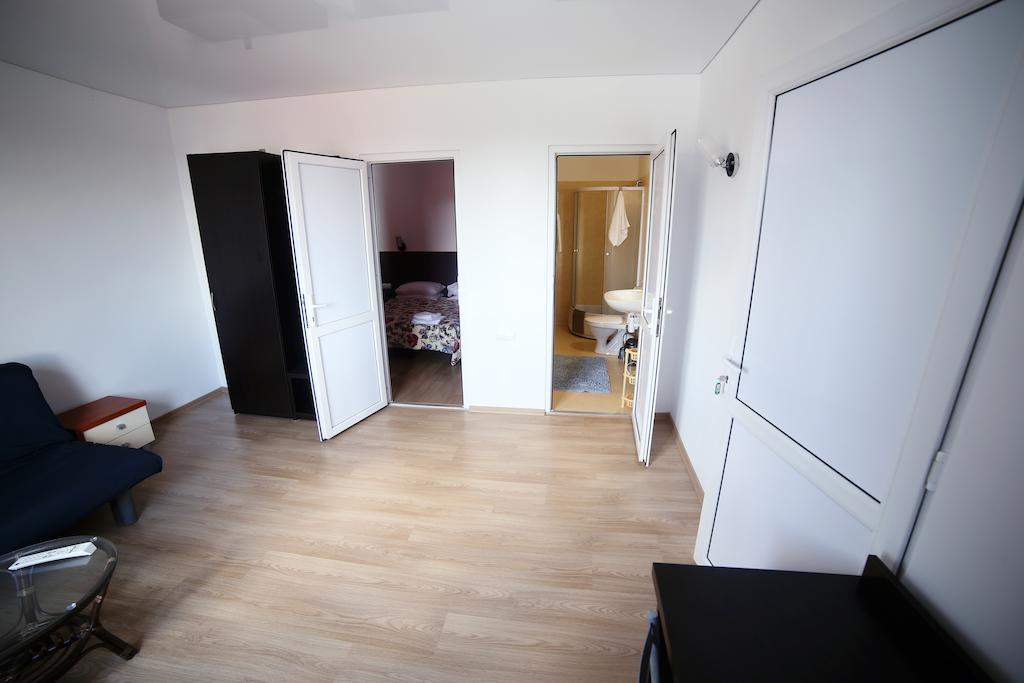 Villa Elena Yanoshi Exteriör bild